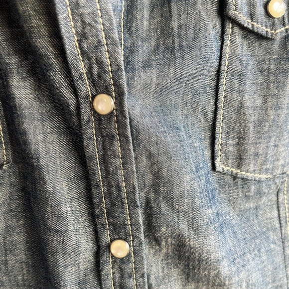 Banana Republic Denim Western Button Down Medium Pearl Button Detail - Picture 3 of 4